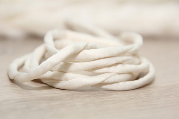 Arm-/Halsband offwhite Satin – Bild 2