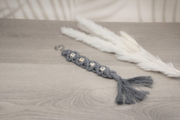 Macrame Schlüsselanhänger LOVE – Bild 2