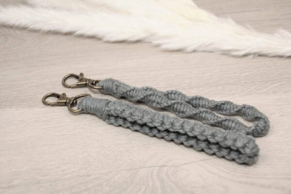 Macrame Schlüsselanhänger grau – Bild 2