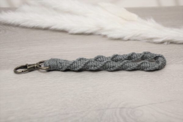Macrame Schlüsselanhänger Spiral grau