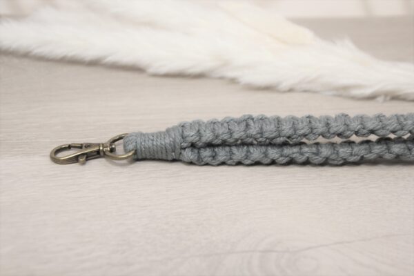 Macrame Schlüsselanhänger grau