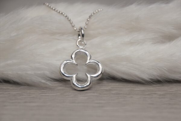 Anhänger Clover gross